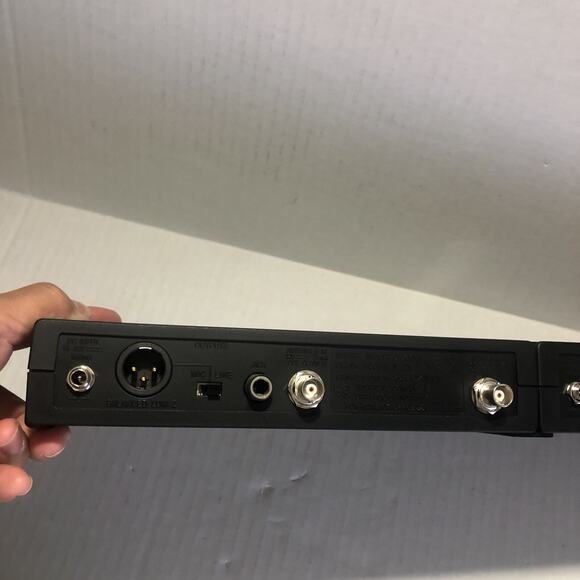 Shure ULXS4 Wireless Microphone Receivers 662~698 MHz-M1 (Set of 2 on 2 Rack).. - Picture 12 of 16